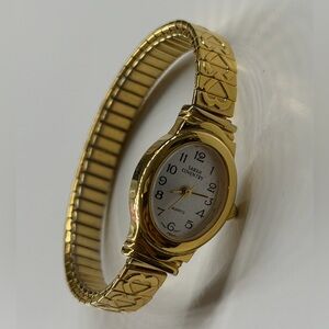 Vintage Sarah Coventry gold toned watch needs battery